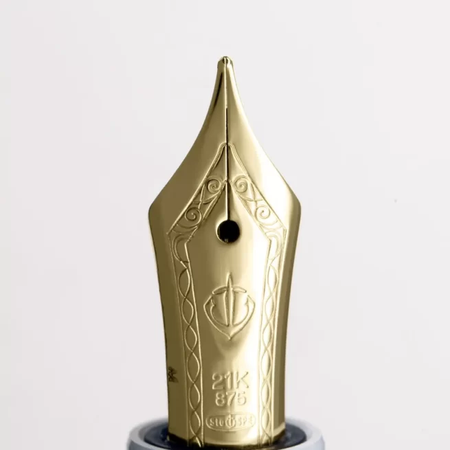 Sailor Professional Gear Veilio Fountain Pen (21K Medium) - White With Gold Trims