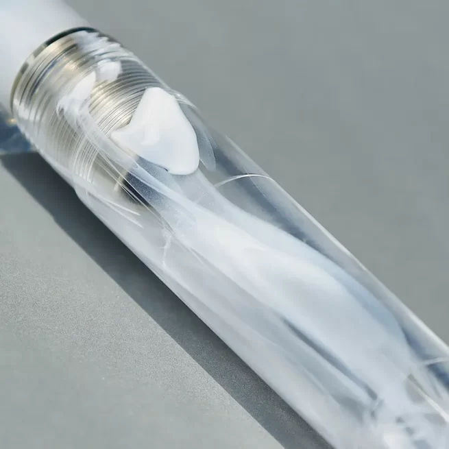 Sailor Professional Gear Veilio Fountain Pen (21K Medium) - White With Gold Trims